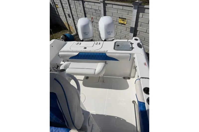 Slide: The Image of 2015 Sea Hunt Gamefish 25 boat interior with dual Yamaha 150 engines. - 3