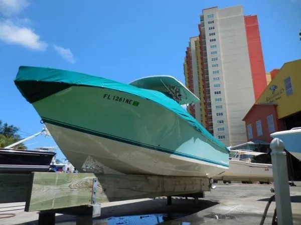 Slide: The Image of Regulator Marine 23 Center Console 2005 - 0