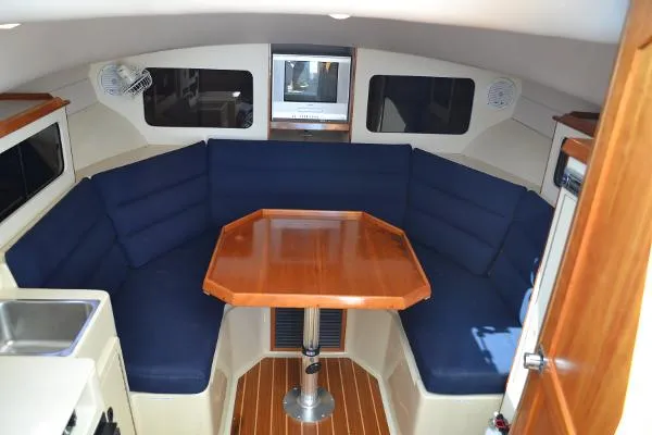 Slide: The Image of Albin 28 Enclosed pilothouse 2007 - 1