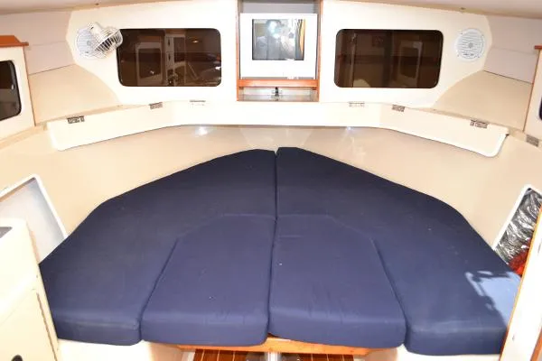 Slide: The Image of Albin 28 Enclosed pilothouse 2007 - 2