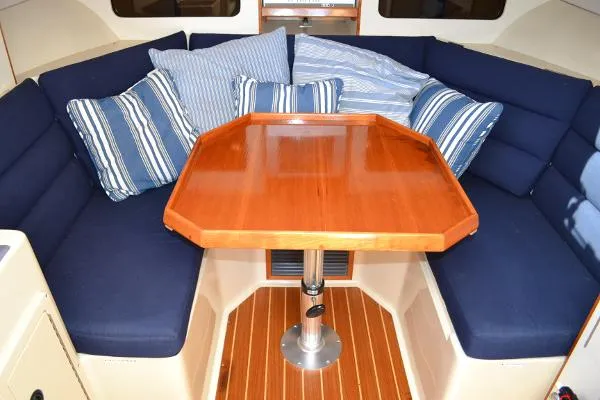 Slide: The Image of Albin 28 Enclosed pilothouse 2007 - 3