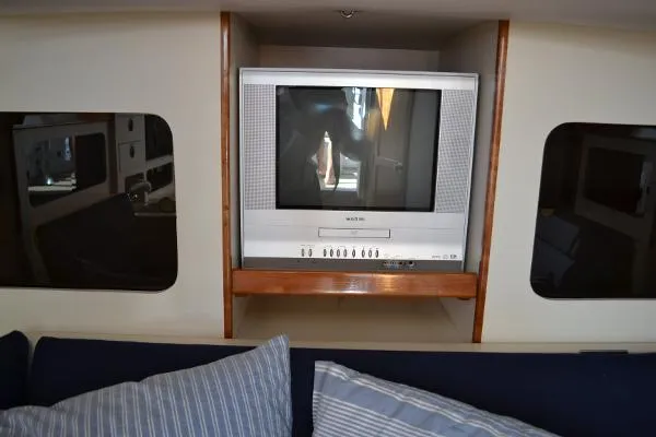 Slide: The Image of Albin 28 Enclosed pilothouse 2007 - 4