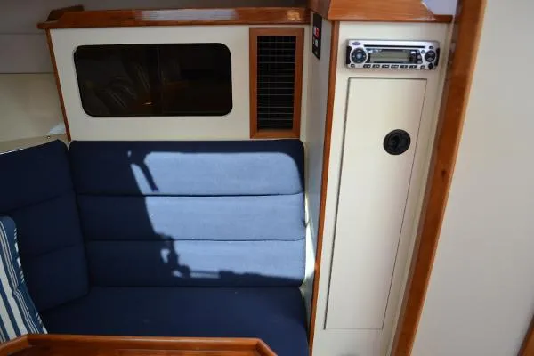 Slide: The Image of Albin 28 Enclosed pilothouse 2007 - 5