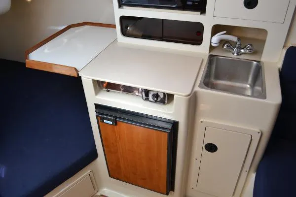 Slide: The Image of Albin 28 Enclosed pilothouse 2007 - 8
