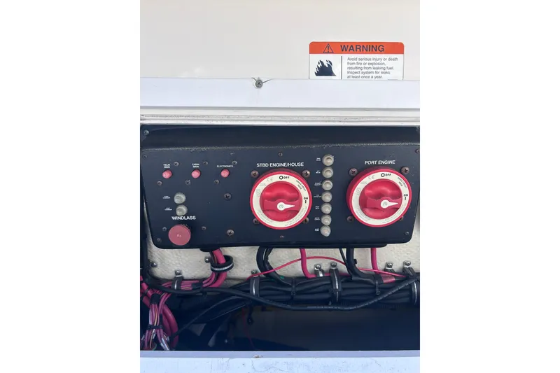Slide: The Image of Control panel of a 2006 Wellcraft 290 Coastal boat with warning label. - 36