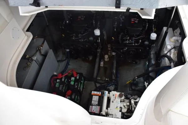 Slide: The Image of Sea Ray 320 Sundancer 2004 - 11