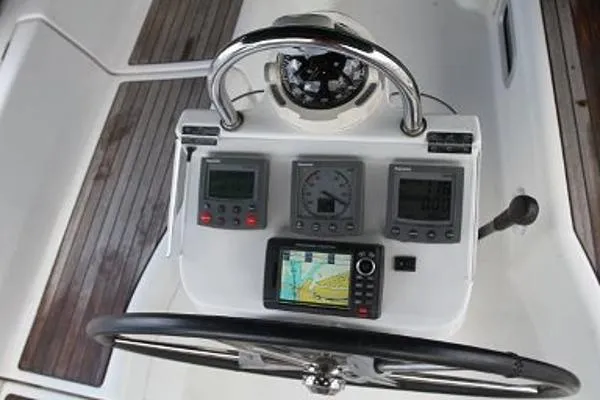 Slide: The Image of Beneteau 331 2004 - 2