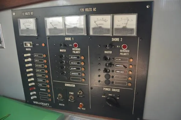 Slide: The Image of Wellcraft 3200 Sport Bridge 1986 - 5