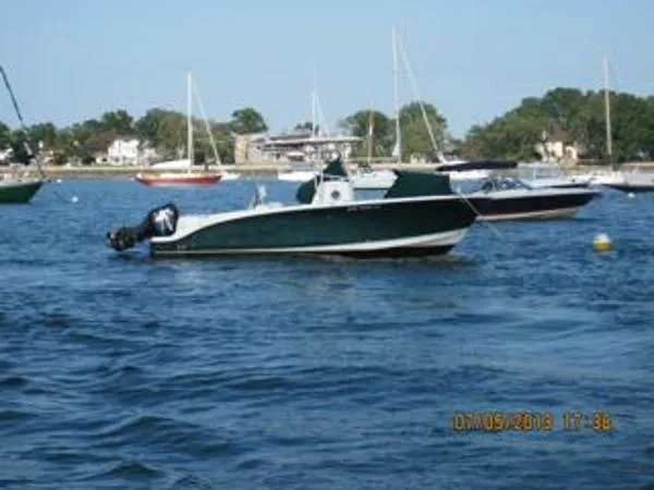 Slide: The Image of Trophy 2503 Center Console 2005 - 3