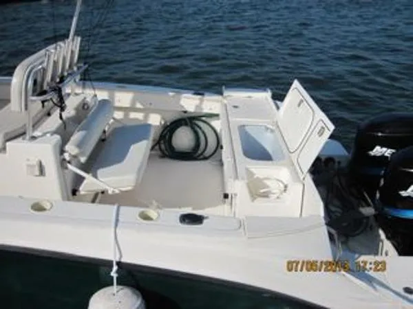Slide: The Image of Trophy 2503 Center Console 2005 - 7