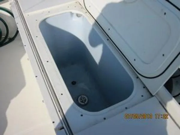 Slide: The Image of Trophy 2503 Center Console 2005 - 8