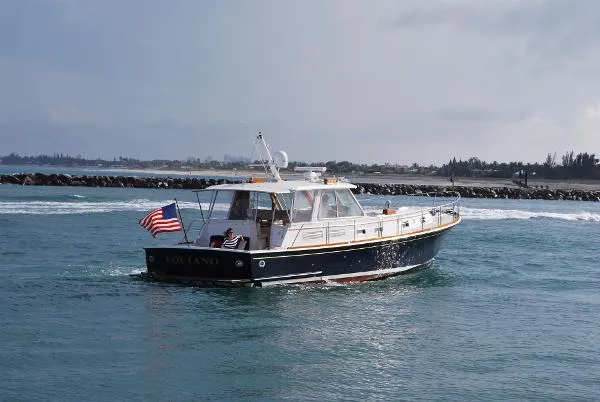 Slide: The Image of Grand Banks Eastbay 49 HX 2001 - 3