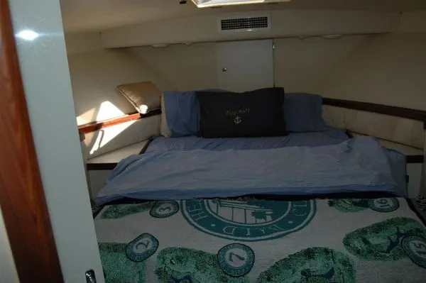 Slide: The Image of Hatteras 38 Convertible 1988 - 10