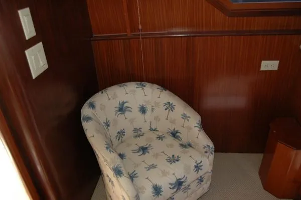 Slide: The Image of Hatteras 38 Convertible 1988 - 9