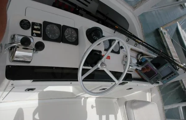 Slide: The Image of Luhrs 320 Convertible 1996 - 6
