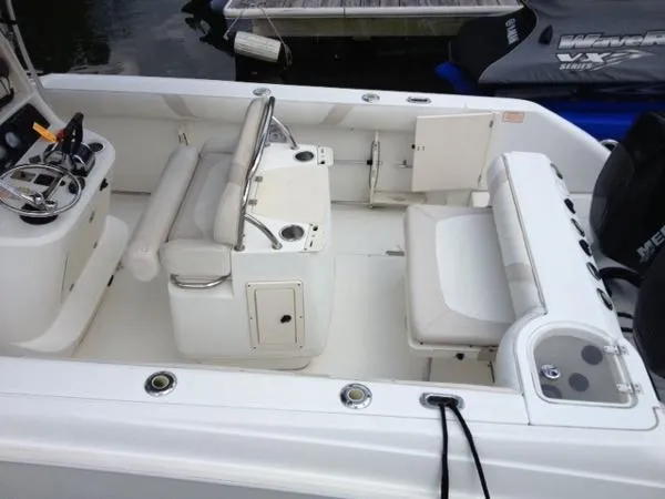 Slide: The Image of Boston Whaler 240 Outrage 2004 - 11
