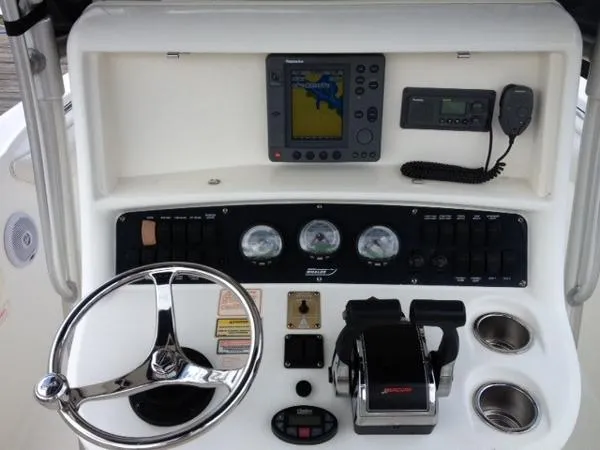 Slide: The Image of Boston Whaler 240 Outrage 2004 - 5