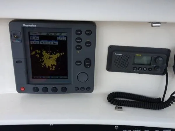 Slide: The Image of Boston Whaler 240 Outrage 2004 - 6