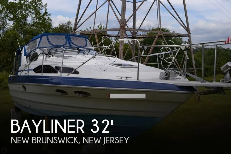 Slide: The Image of Bayliner 3250 Avanti Sunbridge 1988 - 0