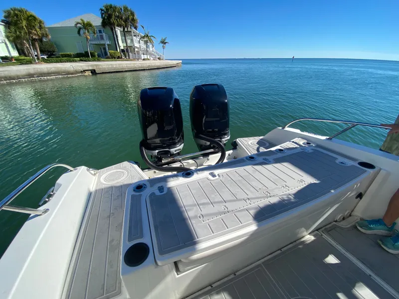 Slide: The Image of Interior view of a 2015 Boston Whaler 270 Dauntless boat. - 10