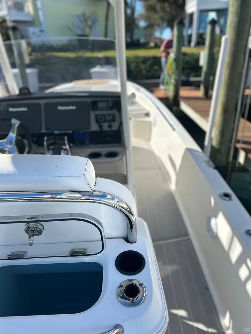 Slide: The Image of Boston Whaler 270 Dauntless 2015 on calm water with dual engines. - 15