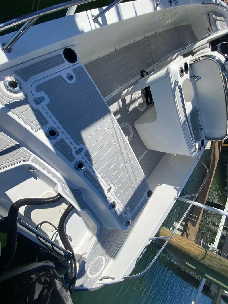 Slide: The Image of Boston Whaler 270 Dauntless 2015 - 8