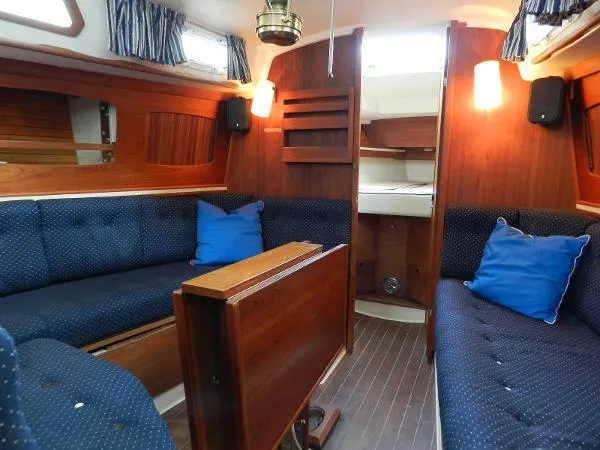 Slide: The Image of Sabre 34 Aft Cabin Targa 1989 - 4