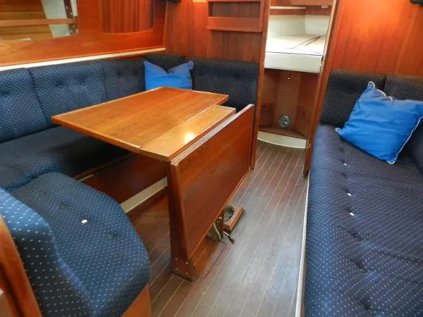 Slide: The Image of Sabre 34 Aft Cabin Targa 1989 - 6