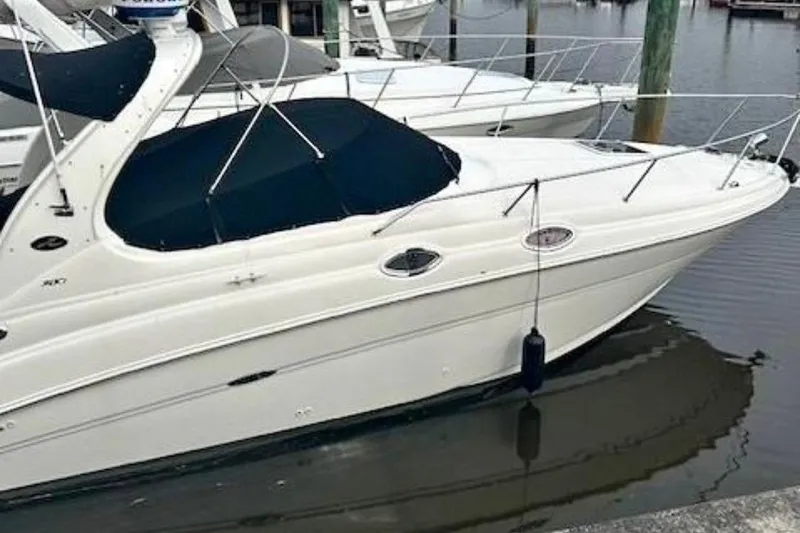 The Image of 2003 Sea Ray Sundancer 280 boat docked in marina, side view. - 0