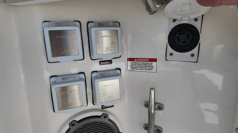 Slide: The Image of Boston Whaler 325 Conquest 2026 - 13
