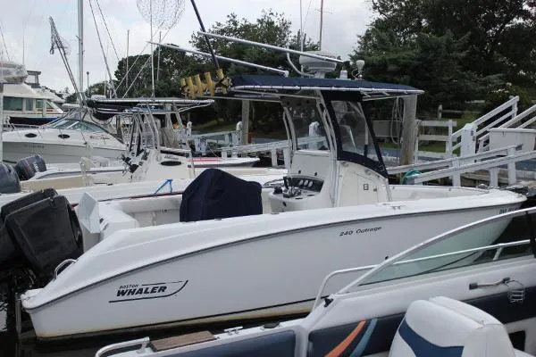 Slide: The Image of Boston Whaler 240 Outrage 2004 - 1