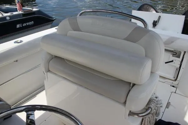 Slide: The Image of Boston Whaler 240 Outrage 2004 - 10
