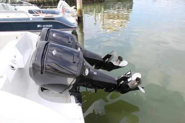 Slide: The Image of Boston Whaler 240 Outrage 2004 - 6