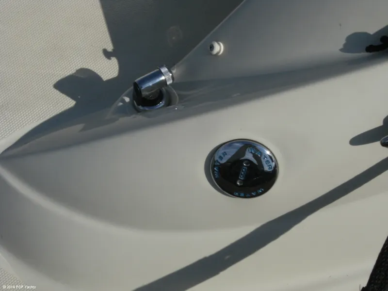 Slide: The Image of Sea Ray 220 Sun Deck 2006 - 5