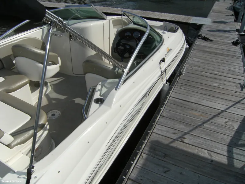Slide: The Image of Sea Ray 220 Sun Deck 2006 - 8