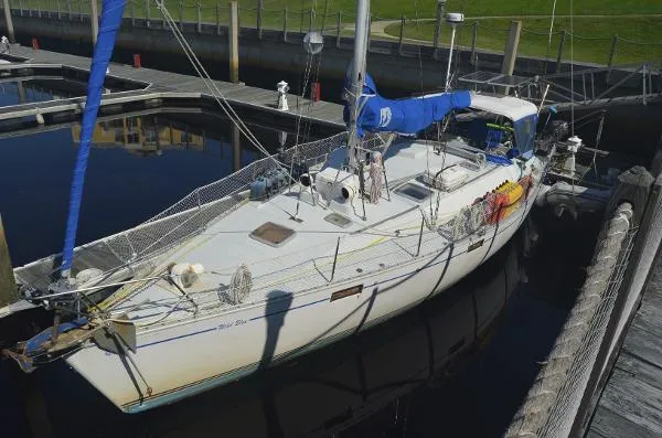 Slide: The Image of Beneteau 432 1988 - 1