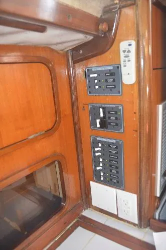 Slide: The Image of Beneteau 432 1988 - 10