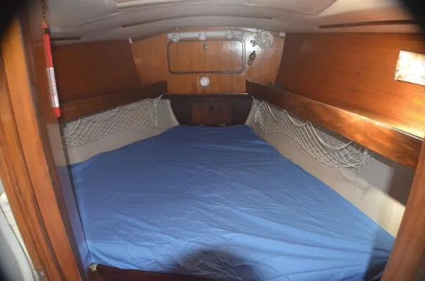 Slide: The Image of Beneteau 432 1988 - 4