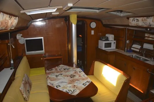 Slide: The Image of Beneteau 432 1988 - 6