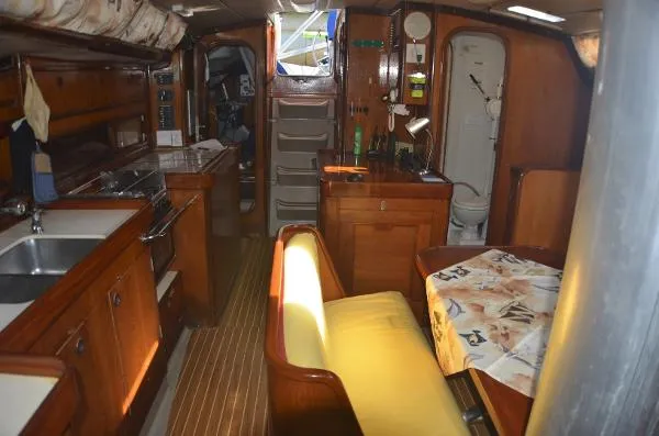 Slide: The Image of Beneteau 432 1988 - 7