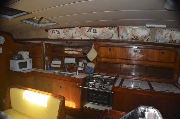 Slide: The Image of Beneteau 432 1988 - 8