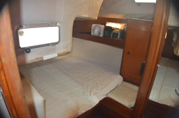 Slide: The Image of Beneteau 432 1988 - 9