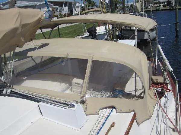 Slide: The Image of Pearson 424 Sloop (Updated Yanmar Diesel) 1980 - 10