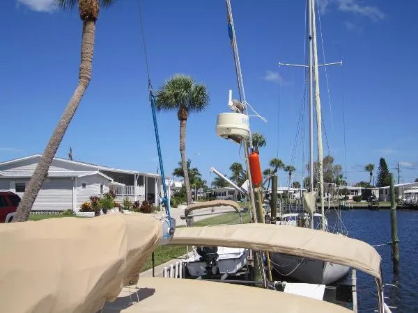 Slide: The Image of Pearson 424 Sloop (Updated Yanmar Diesel) 1980 - 11