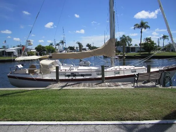 Slide: The Image of Pearson 424 Sloop (Updated Yanmar Diesel) 1980 - 2