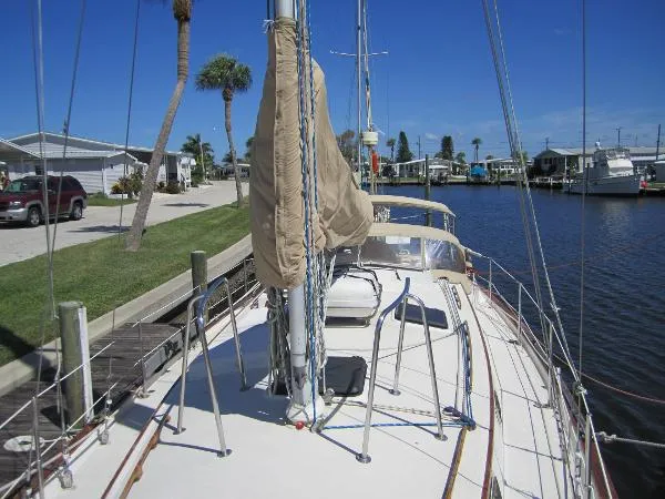 Slide: The Image of Pearson 424 Sloop (Updated Yanmar Diesel) 1980 - 7