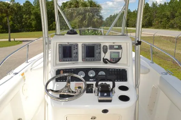 Slide: The Image of Boston Whaler 240 Outrage 2004 - 1