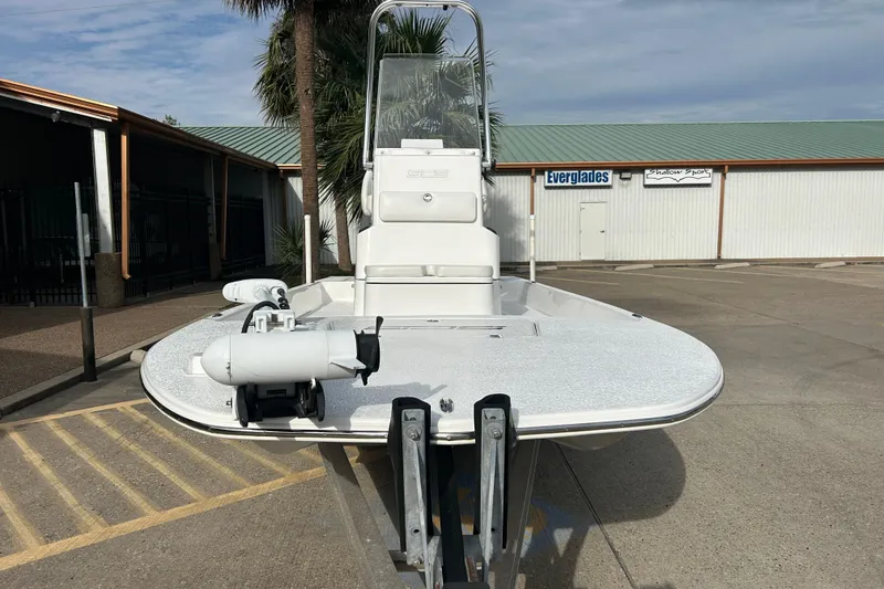 Slide: The Image of 2018 SCB Recon boat on trailer in outdoor setting. - 6