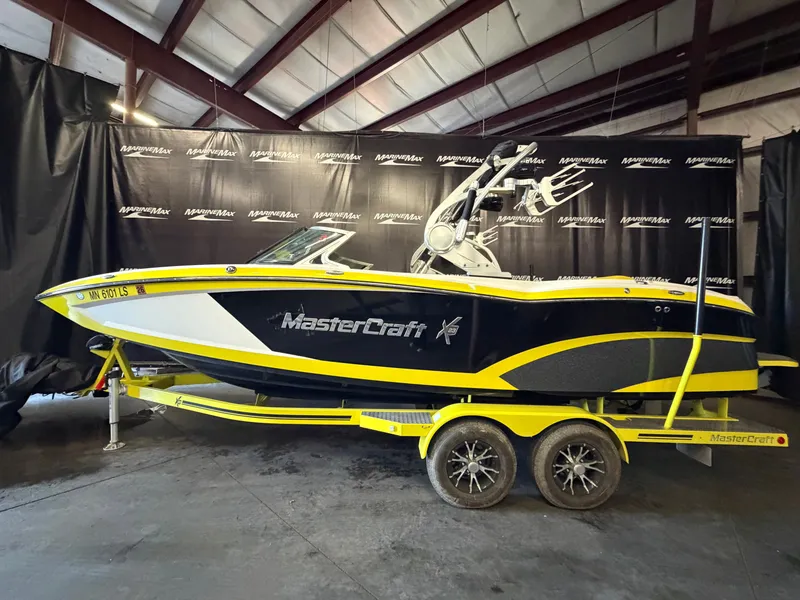 Slide: The Image of MasterCraft X23 2016 - 0