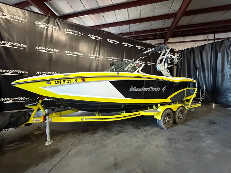 Slide: The Image of MasterCraft X23 2016 - 1